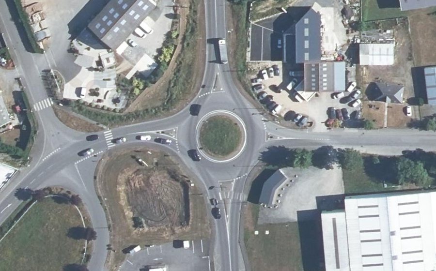 Vue aérienne du Rond-point anonyme n°605839319