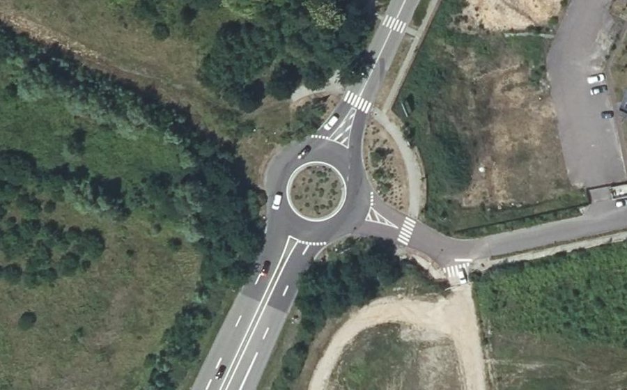 Vue aérienne du Rond-point anonyme n°60607813