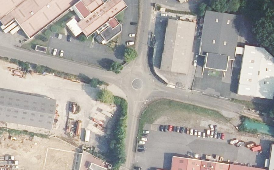 Vue aérienne du Rond-point anonyme n°606106135