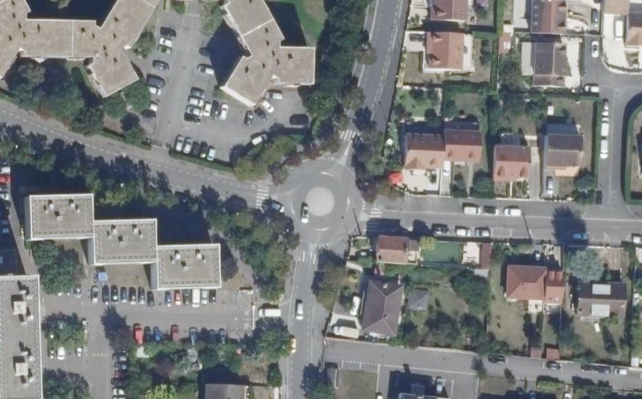 Vue aérienne du Rond-point anonyme n°60639744