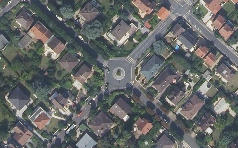 Vue aérienne du Rond-point anonyme n°606722808