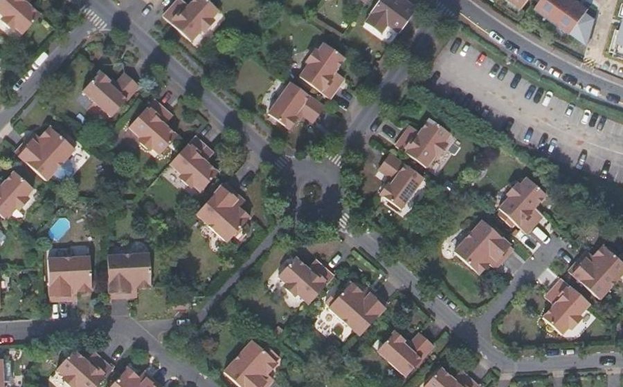 Vue aérienne du Rond-point anonyme n°606772704