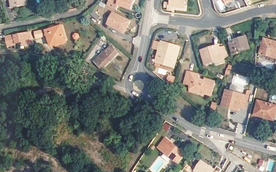 Vue aérienne du Rond-point anonyme n°606795457
