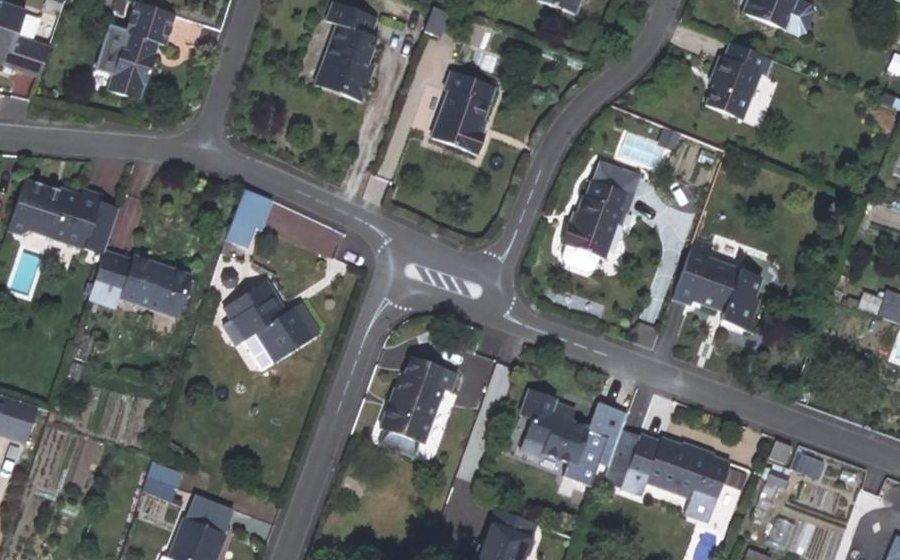 Vue aérienne du Rond-point anonyme n°606963621