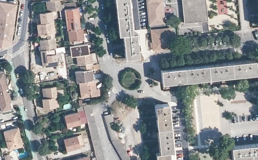Vue aérienne du Rond-point anonyme n°60698013