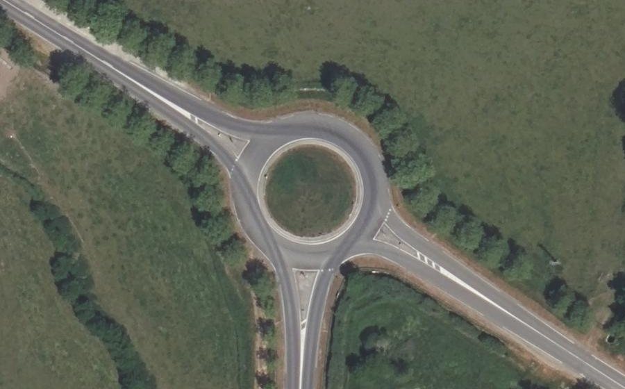 Vue aérienne du Rond-point anonyme n°60698643
