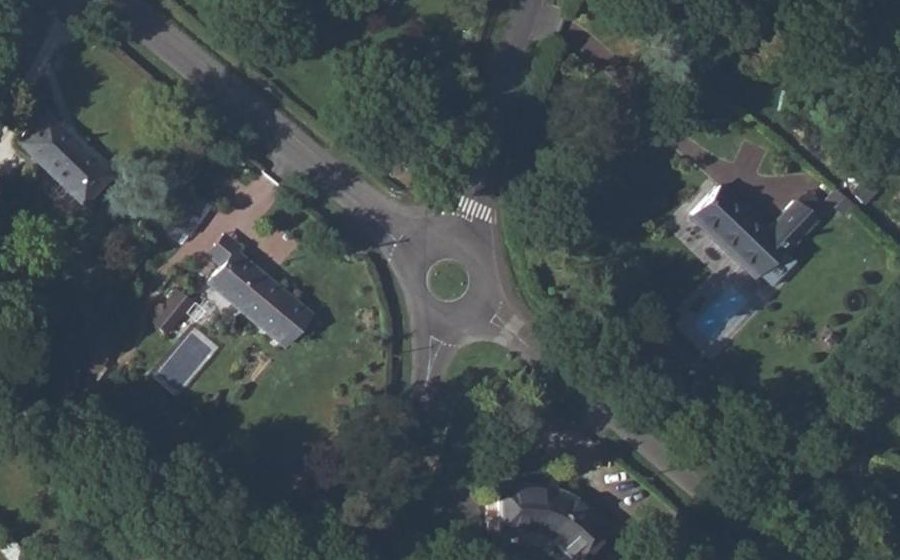 Vue aérienne du Rond-point anonyme n°60704978