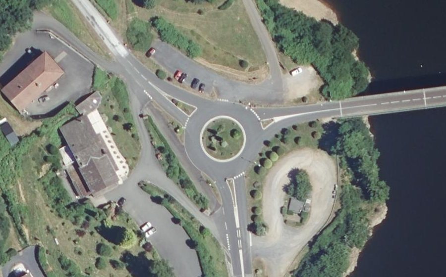 Vue aérienne du Rond-point anonyme n°60732227