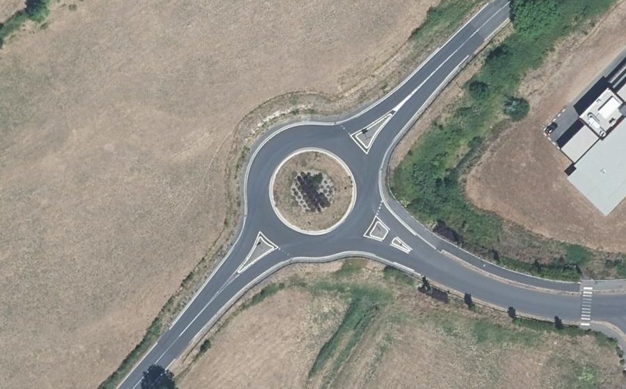 Vue aérienne du Rond-point anonyme n°607396789