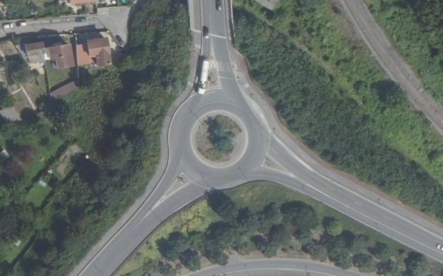 Vue aérienne du Rond-point anonyme n°60740205