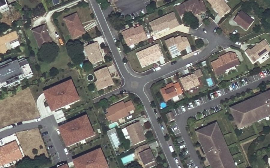 Vue aérienne du Rond-point anonyme n°60743114