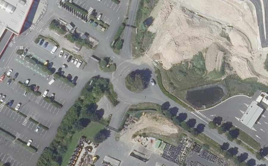 Vue aérienne du Rond-point anonyme n°60754622
