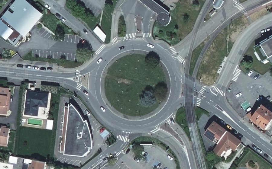 Vue aérienne du Rond-point anonyme n°60757777