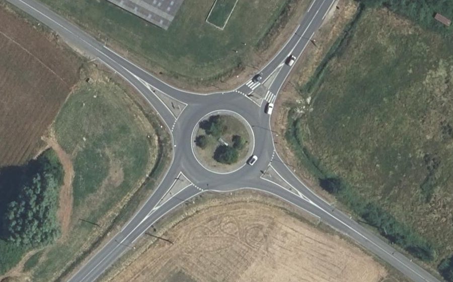 Vue aérienne du Rond-point anonyme n°60761527