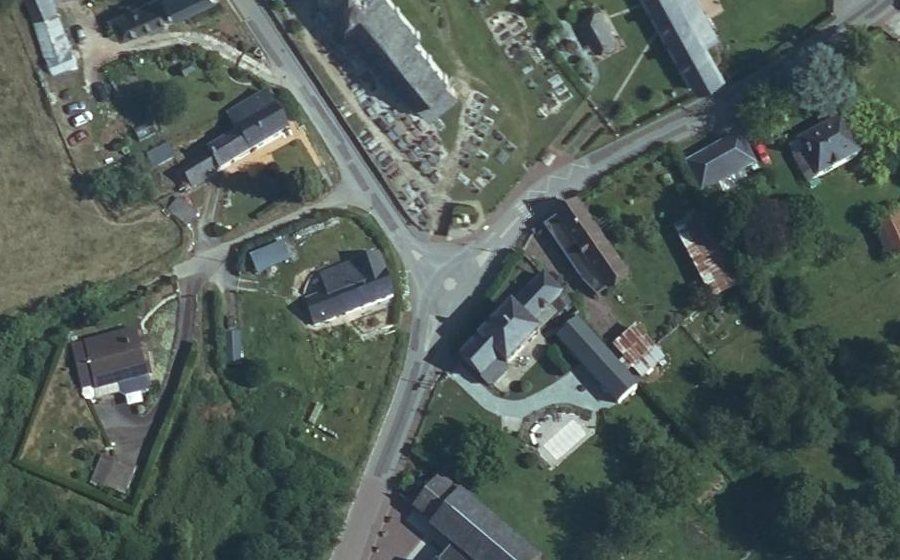 Vue aérienne du Rond-point anonyme n°607625303