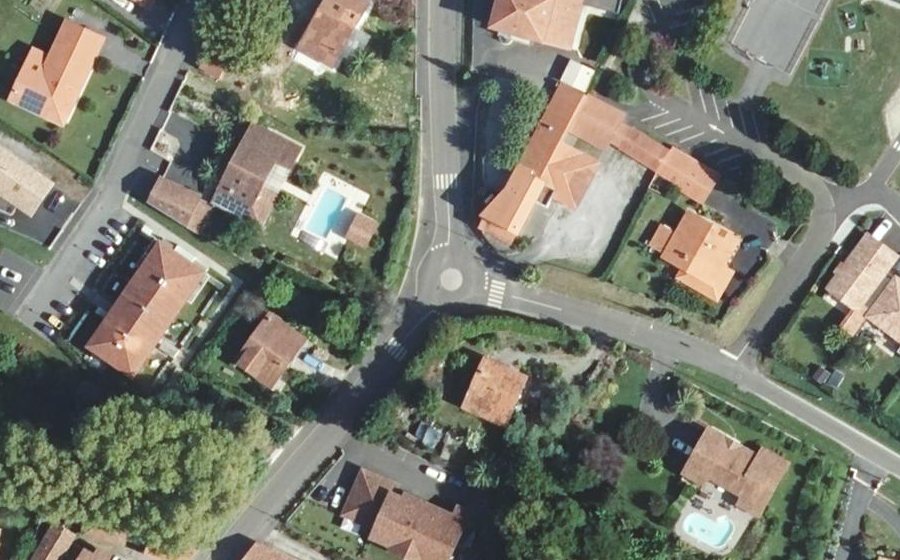 Vue aérienne du Rond-point anonyme n°607645047