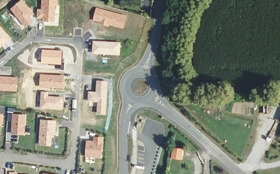Vue aérienne du Rond-point anonyme n°607659127