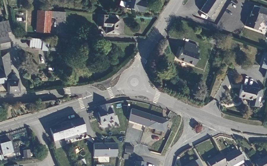 Vue aérienne du Rond-point anonyme n°607781202