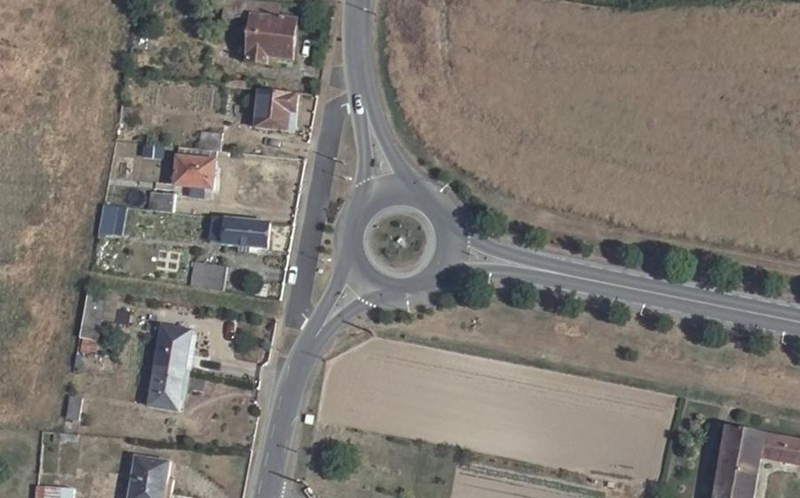 Vue aérienne du Rond-point anonyme n°60778724