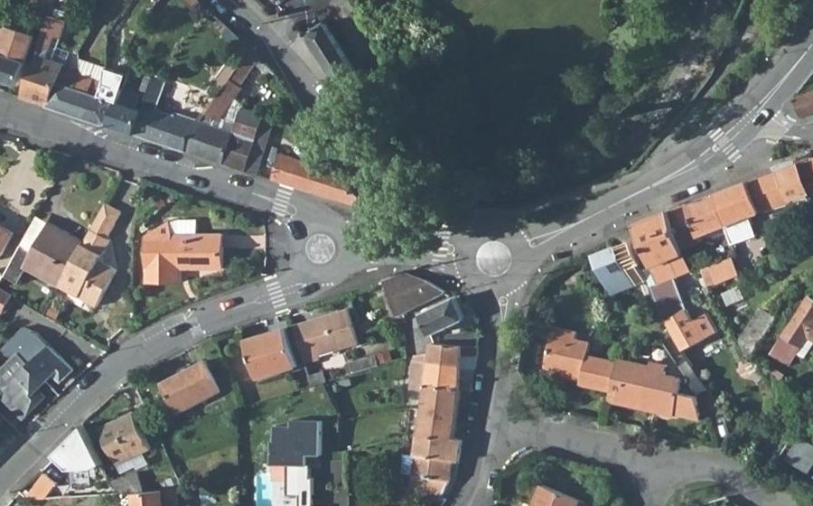 Vue aérienne du Rond-point anonyme n°607797191