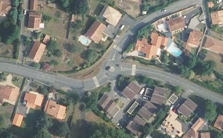 Vue aérienne du Rond-point anonyme n°607971273