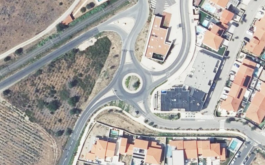 Vue aérienne du Rond-point anonyme n°608027148