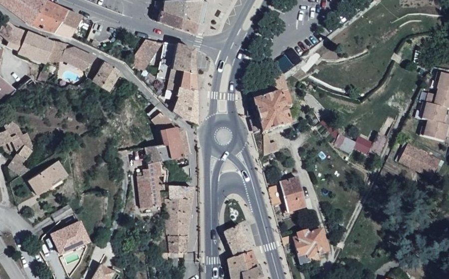 Vue aérienne du Rond-point anonyme n°60822197