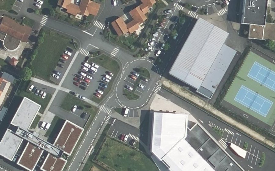 Vue aérienne du Rond-point anonyme n°608254256