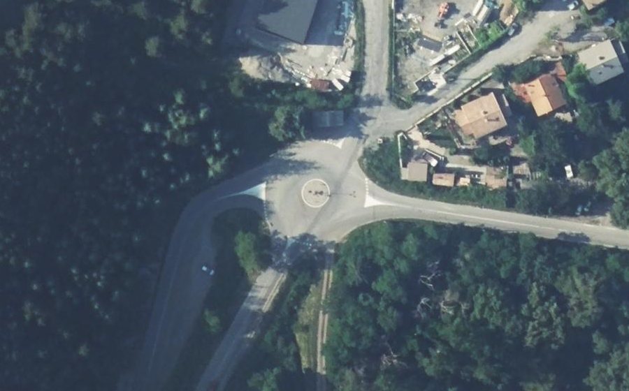 Vue aérienne du Rond-point anonyme n°60843766