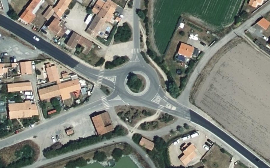 Vue aérienne du Rond-point anonyme n°608617036