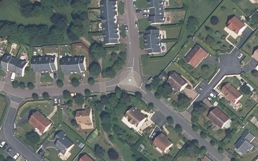 Vue aérienne du Rond-point anonyme n°608926569
