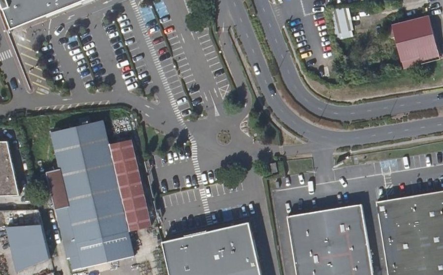 Vue aérienne du Rond-point anonyme n°608986611