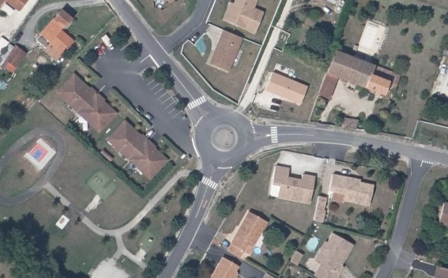 Vue aérienne du Rond-point anonyme n°609031763