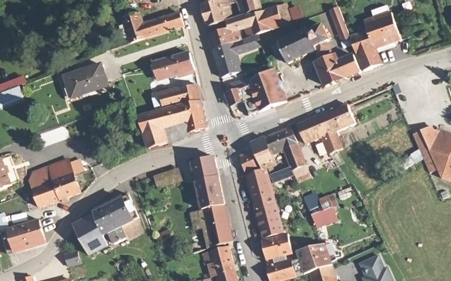 Vue aérienne du Rond-point anonyme n°60916812