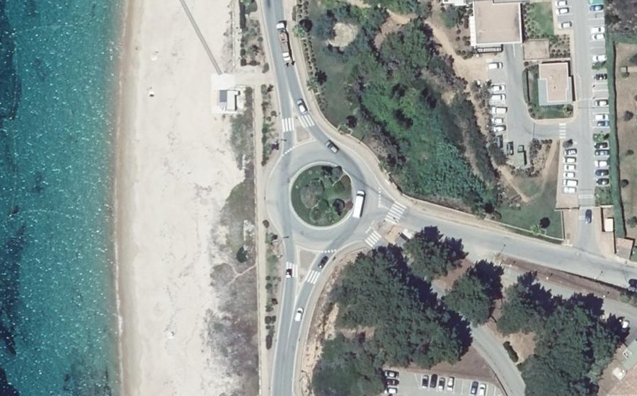Vue aérienne du Rond-point anonyme n°60928190