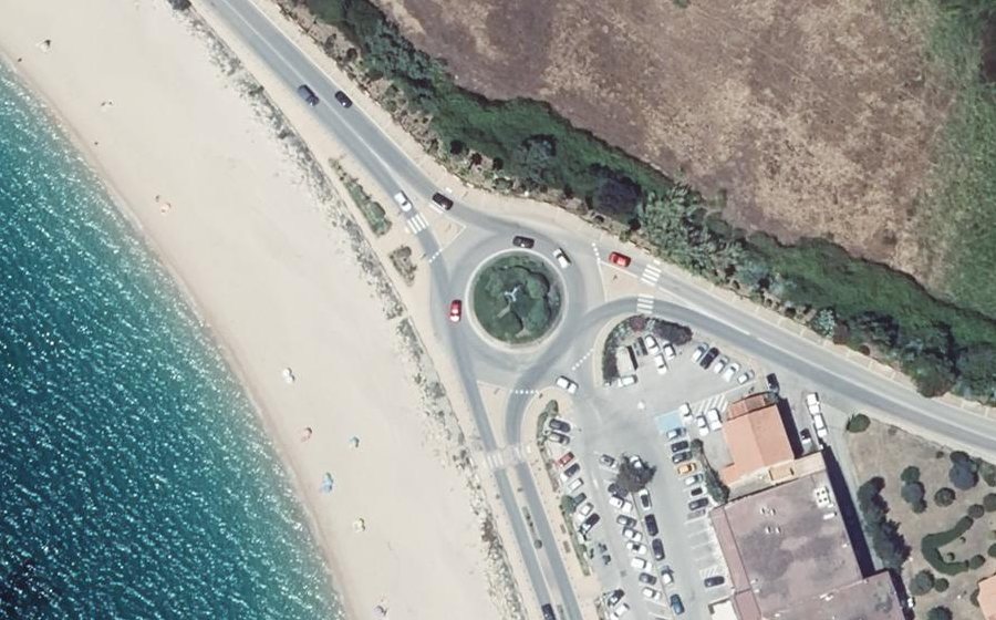 Vue aérienne du Rond-point anonyme n°60928203