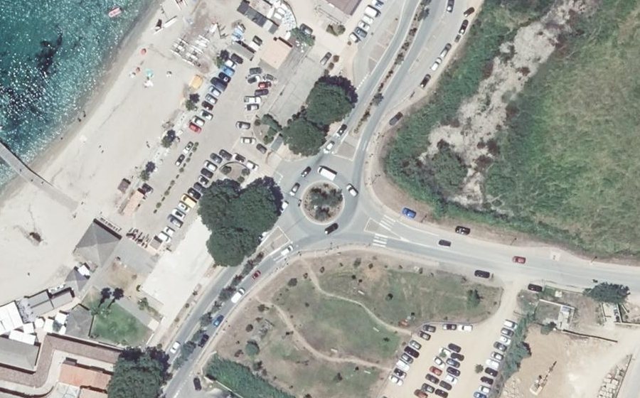 Vue aérienne du Rond-point anonyme n°60928206