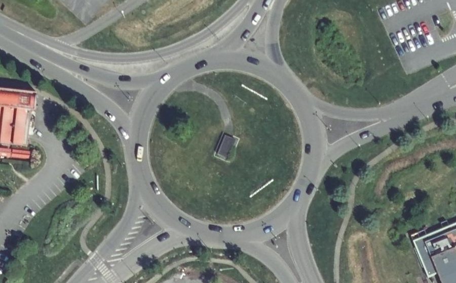 Vue aérienne du Rond-point anonyme n°609288652