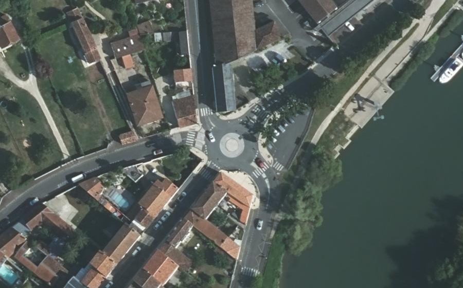 Vue aérienne du Rond-point anonyme n°60957638