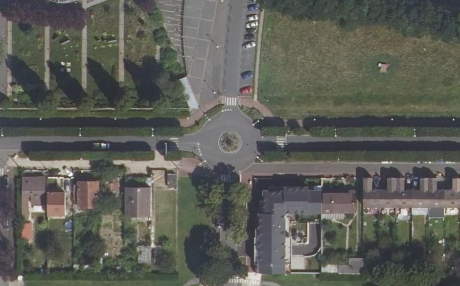 Vue aérienne du Rond-point anonyme n°609709212