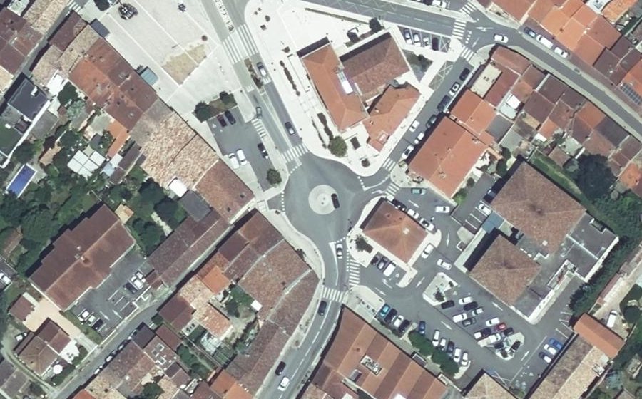 Vue aérienne du Rond-point anonyme n°609989358