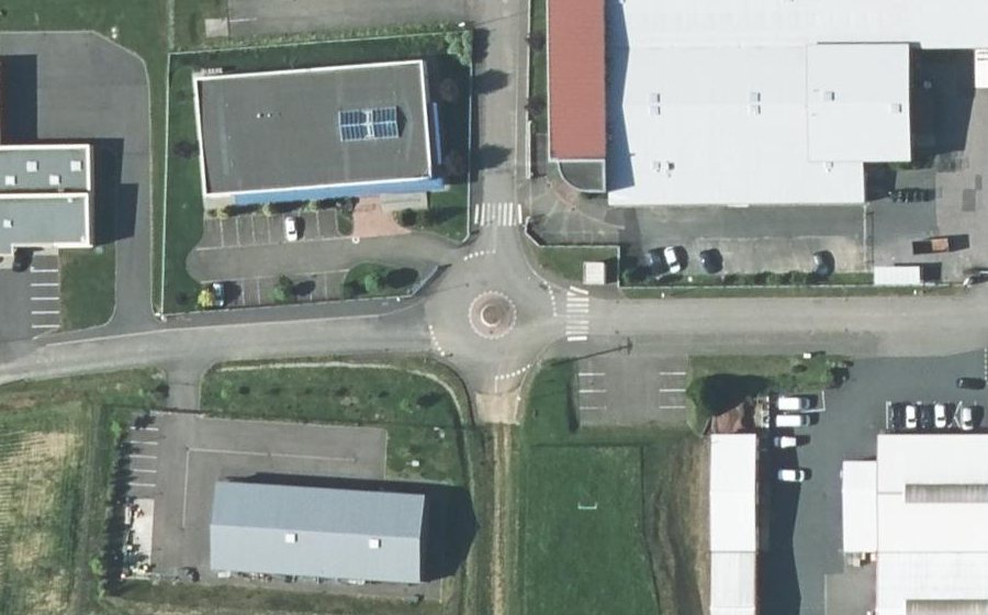 Vue aérienne du Rond-point anonyme n°610021392