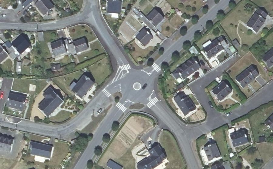 Vue aérienne du Rond-point anonyme n°610041594