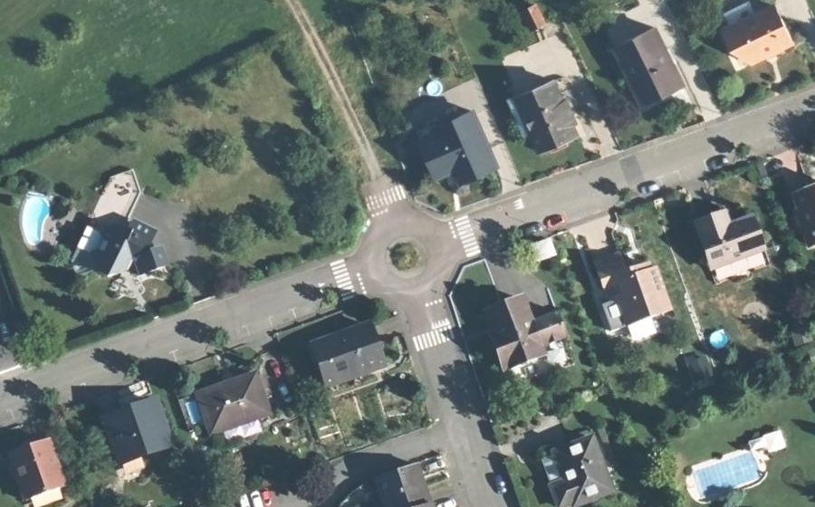 Vue aérienne du Rond-point anonyme n°61008520