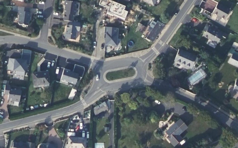 Vue aérienne du Rond-point anonyme n°610210862