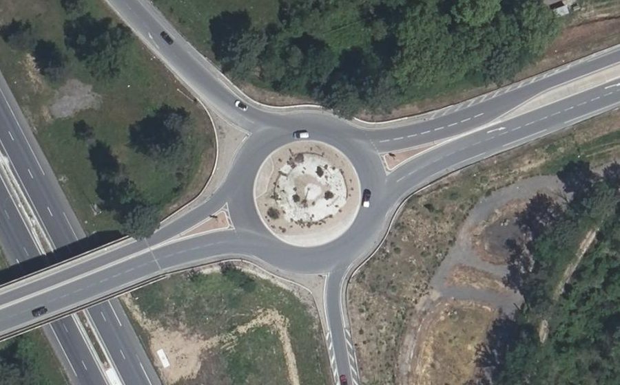 Vue aérienne du Rond-point anonyme n°610301571