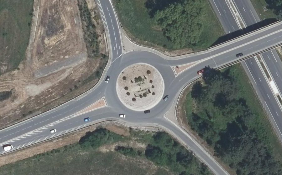 Vue aérienne du Rond-point anonyme n°610301576