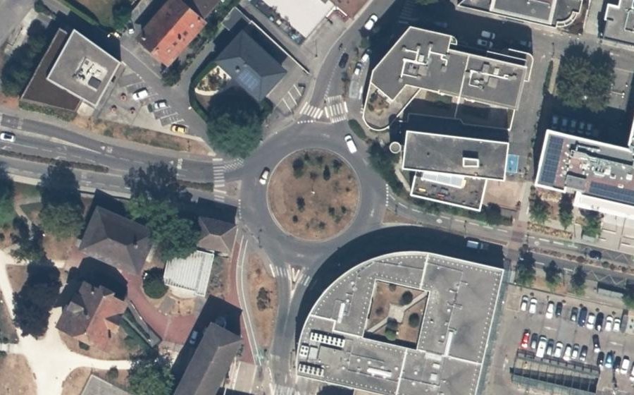 Vue aérienne du Rond-point anonyme n°610910655