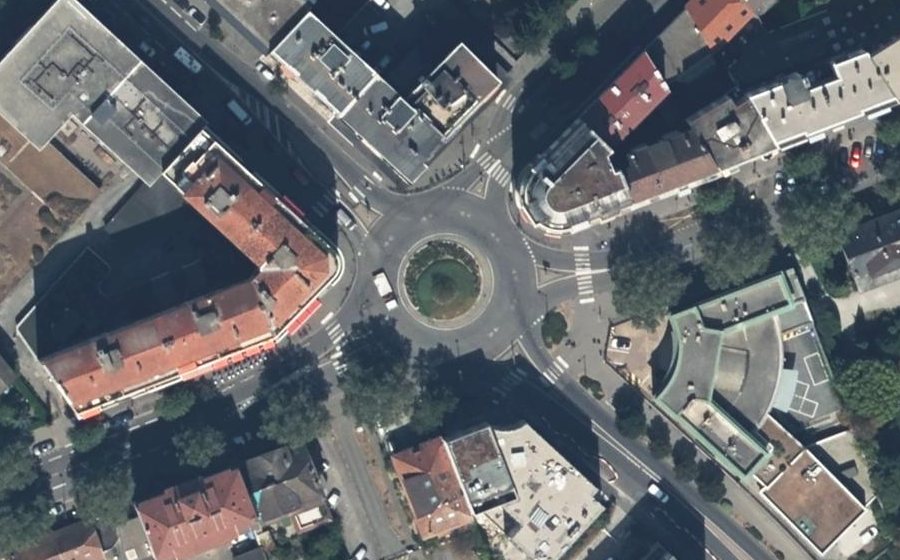 Vue aérienne du Rond-point anonyme n°611040511