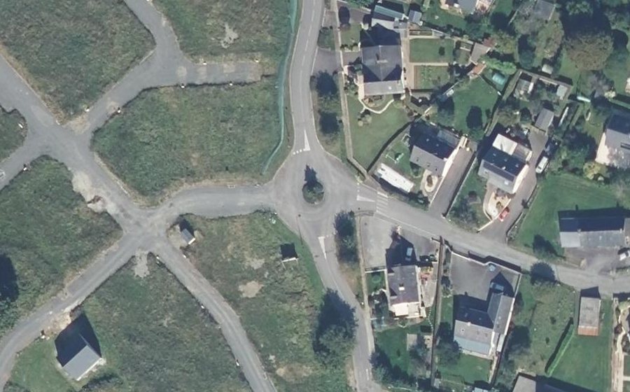 Vue aérienne du Rond-point anonyme n°611147255